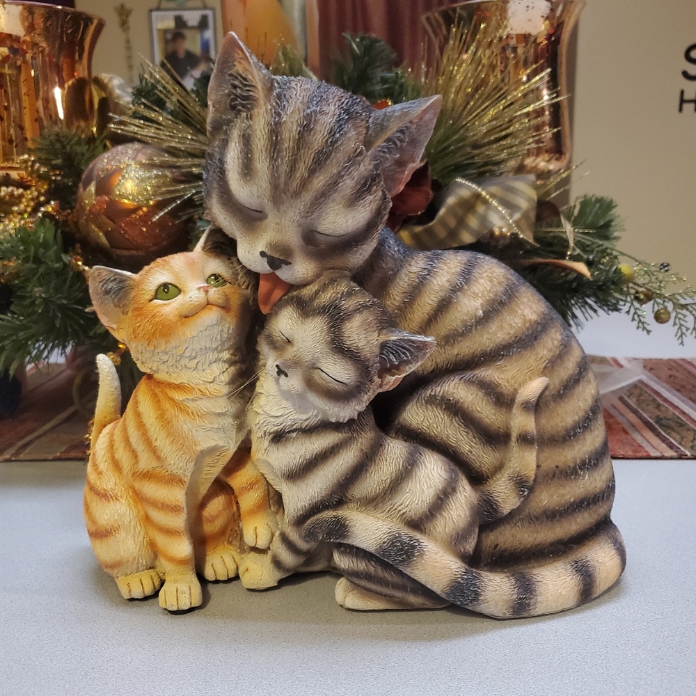 Bradford Exchange Fur-Ever Family Masterpiece Limited Edition Cats statue